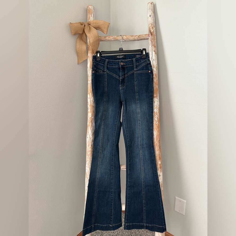 Judy Blue mid rise dark wash flare trouser Jean - size 1/25